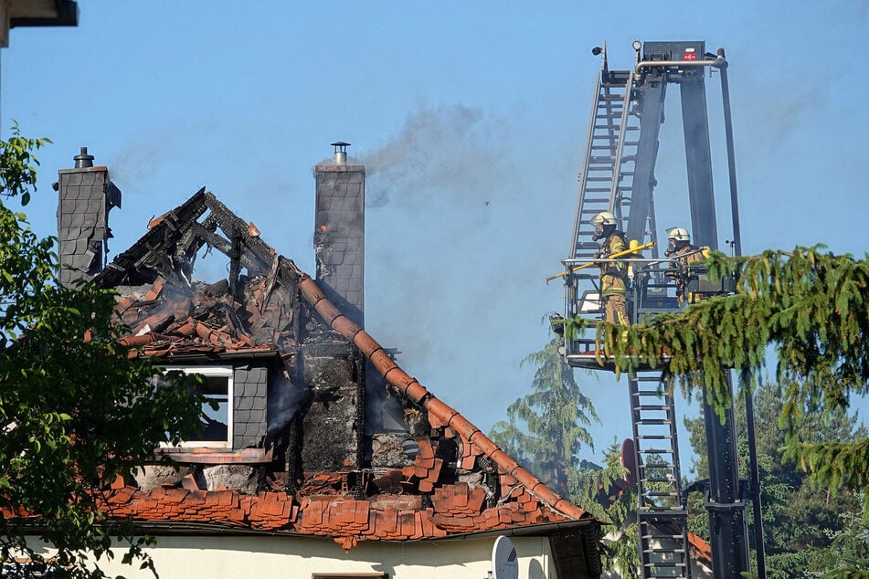 Das Feuer zerstörte den Dachstuhl des Gebäudes.