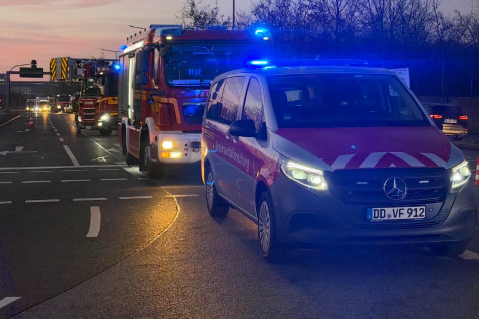 Die Feuerwehr bat darum, eine Rettungsgasse freizuhalten.