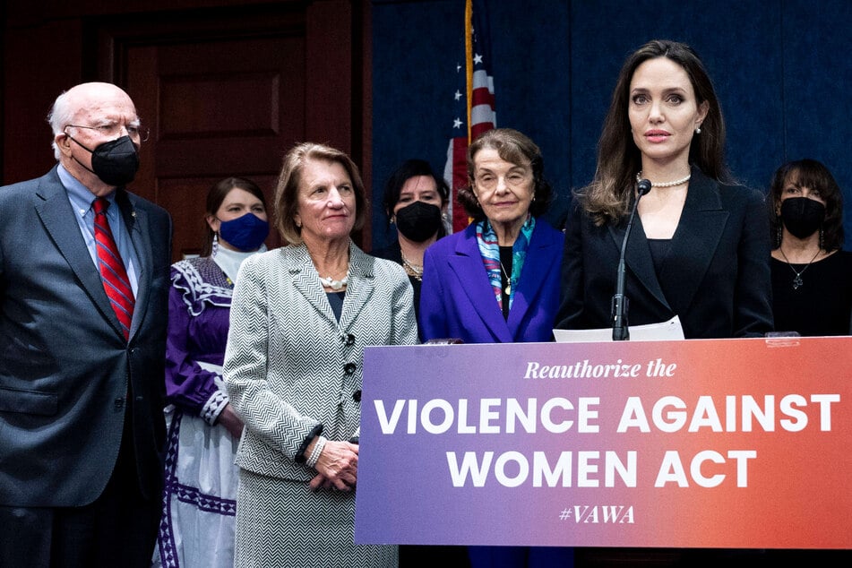 Angelina Jolie gives emotional appeal to renew the Violence Against Women Act