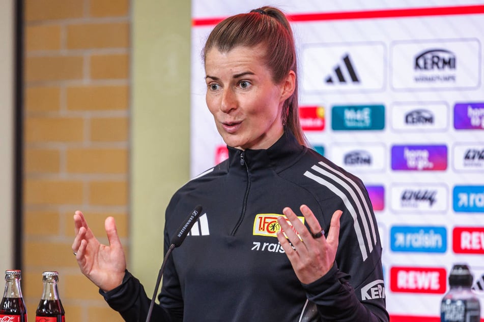 Marie-Louise Eta (34) hat sich in der Pressekonferenz vor dem Spiel gegen Köln zuversichtlich gezeigt, dass Union Berlin gegen den Effzeh punkten kann.