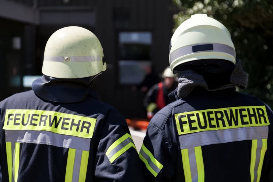 Polizei und Feuerwehr sind vor Ort im Einsatz. (Symbolfoto)