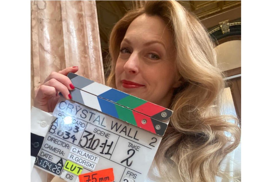 Die Schauspielerin bei den Dreharbeiten der zweiten Staffel zu "Crystal Wall".