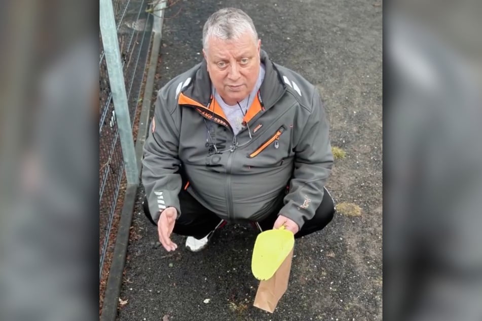 Der Leipziger Kleingartensheriff hat sich auf die Suche nach Hundehaufen begeben.