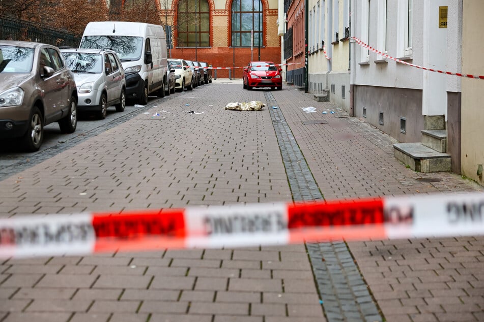Gegen 0.10 Uhr wurde die Polizei über die grausame Tat informiert, die sich in der Straße "Hirschgraben" ereignet hatte.