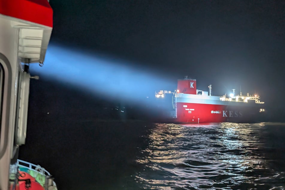 Großeinsatz auf der Nordsee! Feuer auf Frachter ausgebrochen