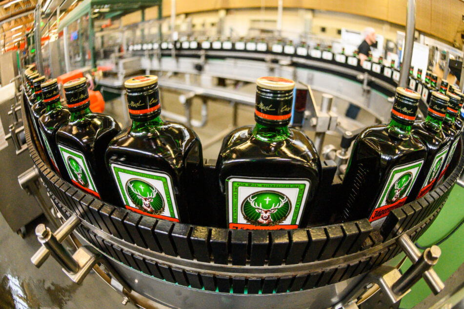 Jägermeister liefert 50.000 Alkohol zur Herstellung von Desinfektionsmittel.