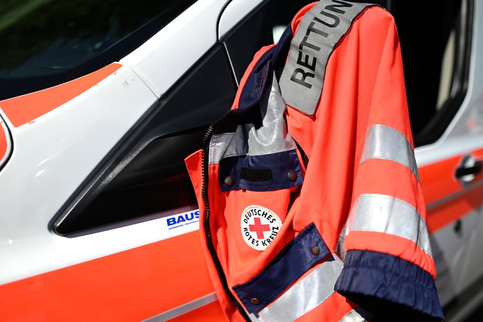 Der Fahrer des Krankenwagens hatten eine Notbremsung hinlegen müssen, um einen Unfall zu vermeiden. (Symbolbild)