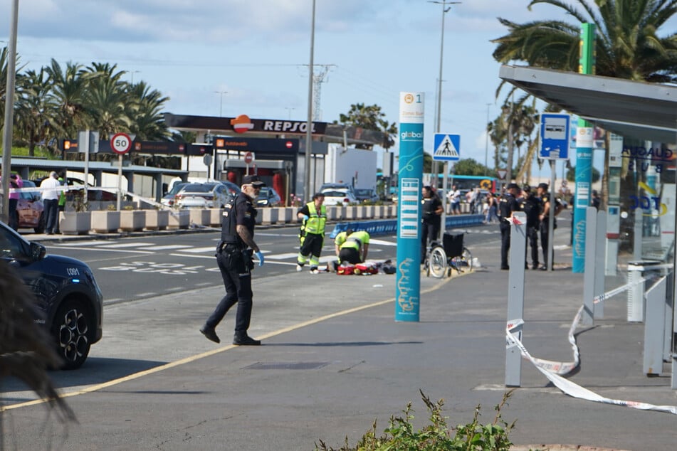 Polizisten schossen auf den Angreifer und töteten ihn.