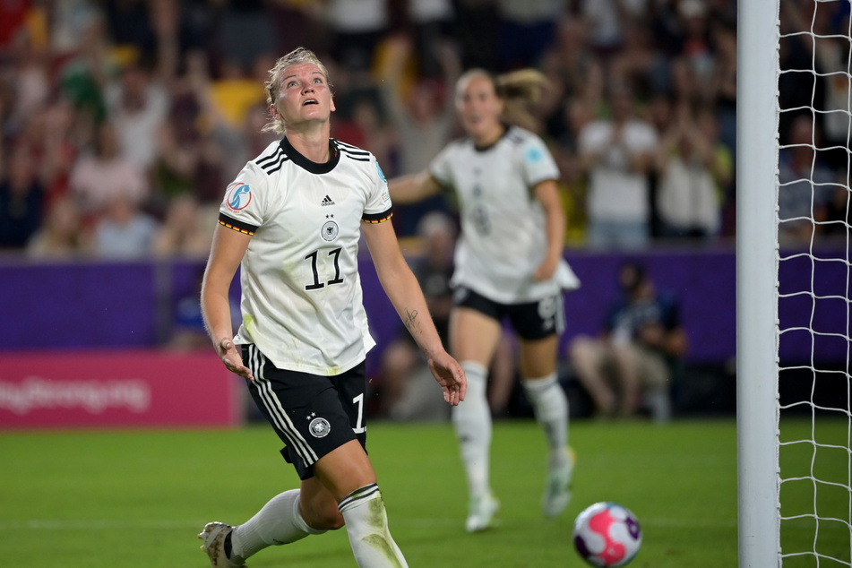 Alexandra Popp setzte dem Sieg die Krone auf und schoss das 4:0.