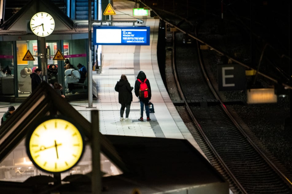 Aufgrund des Warnstreiks bei der Deutschen Bahn war auf den Bahnhöfen im Norden am Donnerstagmorgen relativ wenig los. Auch in Hamburg waren nur wenige Reisende unterwegs.