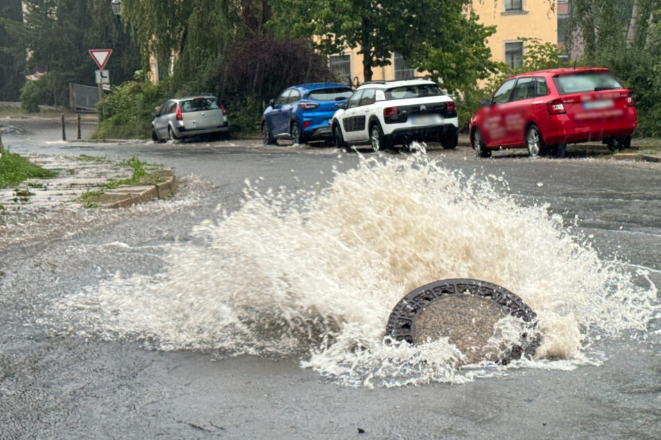 Unwetter in Sachsen: Straßen im Erzgebirge unter Wasser!