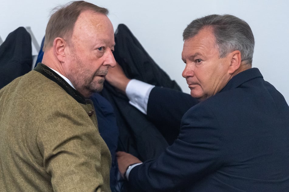 Der Miesbacher Ex-Landrat Jakob Kreidl (r.) und der ehemalige Bankchef Gustav Georg Bromme (l.) im Prozess 2019.