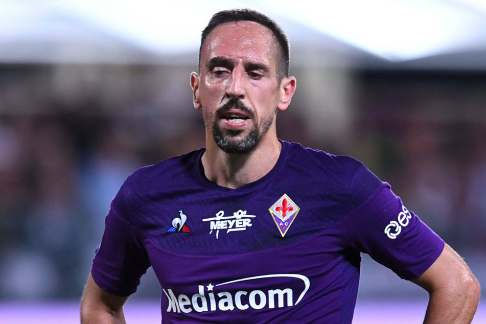 Franck Ribery (38) wechselt innerhalb der Serie A vom AC Florenz zu Aufsteiger US Salernitana, nachdem auch Hertha BSC Interesse an dem Flügelstürmer gezeigt haben soll.