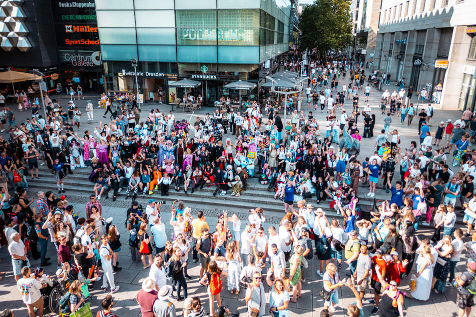 Aufgrund des City Pop Festivals wird die Dresdner Innenstadt richtig voll.