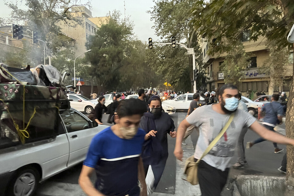 Die Polizei hatte die Proteste im Iran gewaltsam niedergeschlagen, wobei mindestens 35 Menschen ums Leben gekommen sein sollen.