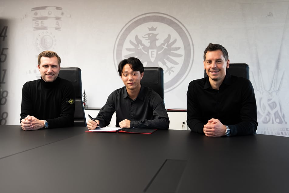 Keita Kosugi (19, M.) hatte einen Tag zuvor bei den Adlerträgern einen Vertrag unterzeichnet.