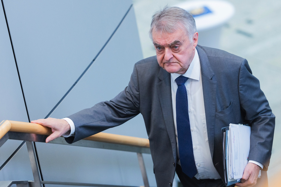 Nach Derby-Randale in Köln: NRW-Innenminister Reul fordert Konsequenzen