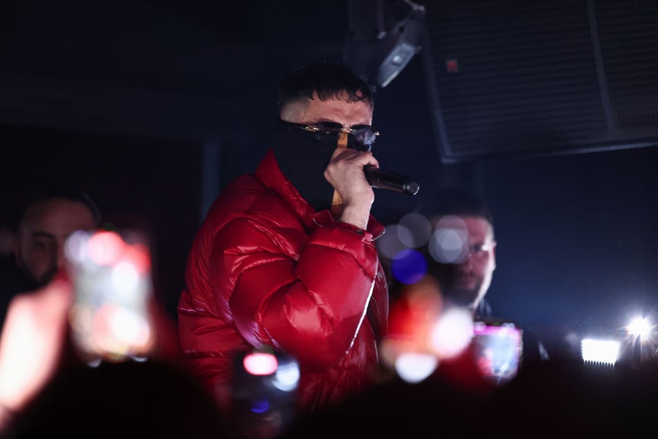 Haftbefehl (40) tritt seit einigen Wochen nur noch mit verdecktem Gesicht auf.