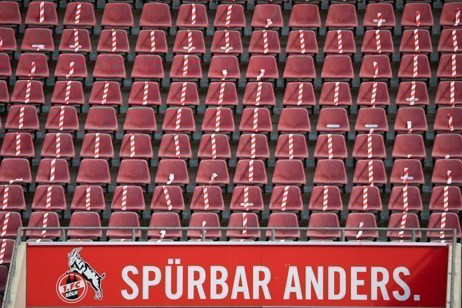 Spieltag im Rhein Energie Stadion: Die leeren Sitze im Stadion des 1. FC Köln.