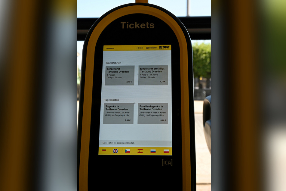 Ein Highlight in den neuen Bussen: der digitale Fahrkartenautomat.