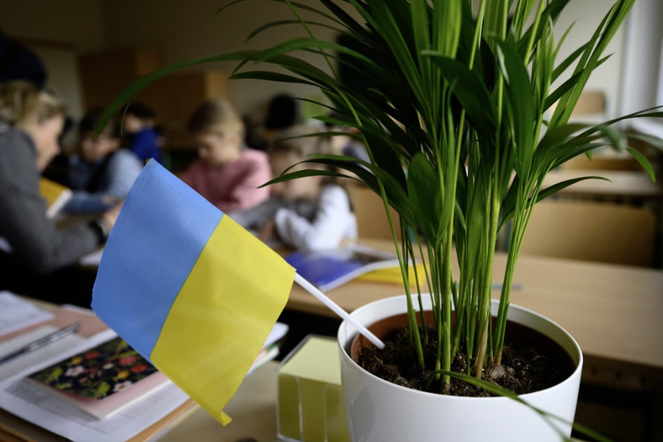 Grundschüler aus der Ukraine besuchen den Unterricht in einer in Dresden für ukrainische Kinder eröffneten Schule.