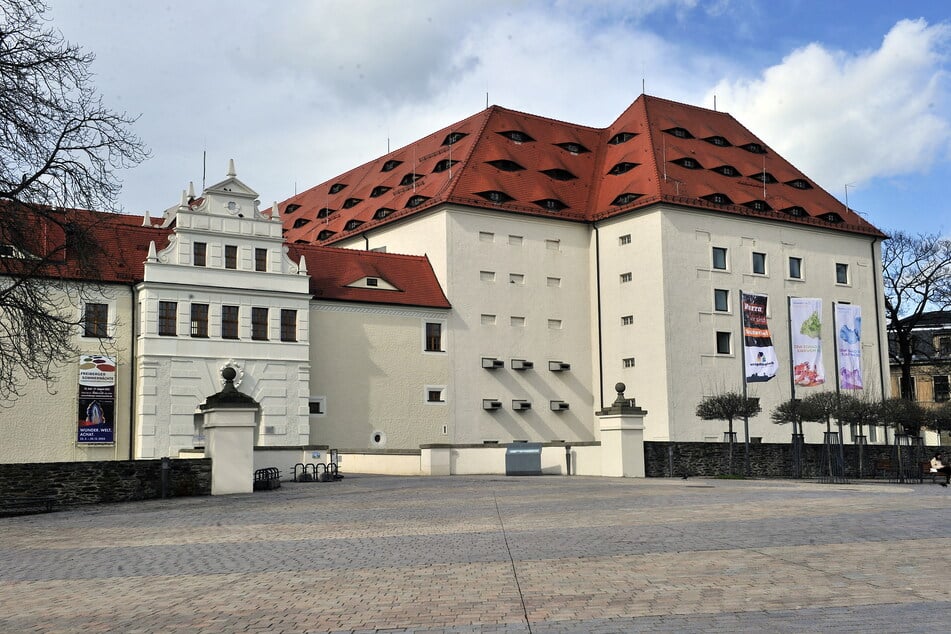 Die Aufführung "Zauber der Operette" ist im Schlosshof von Schloss Freudenstein zu sehen.