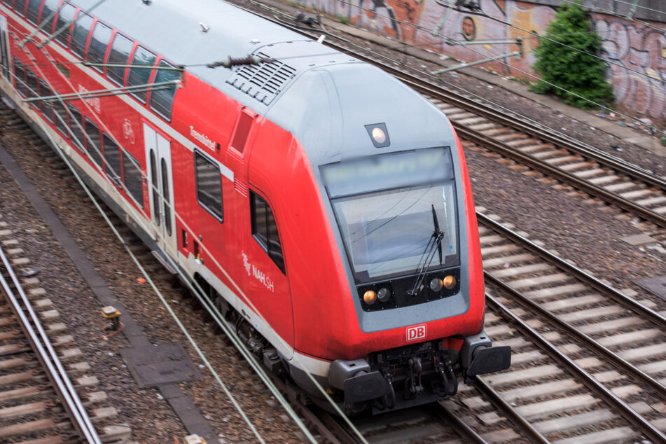 Immer wieder Kinder auf den Bahngleisen: Zahlreiche Verspätungen und Ausfälle