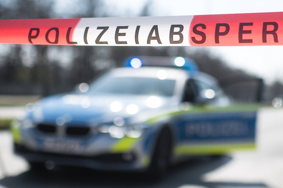 Polizeibeamte fanden die Leiche der Frau (†34) in deren Wohnung im bayerischen Landsberg. (Symbolbild)