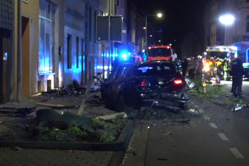 Die Flucht des Autofahrers endete mit einem heftigen Unfall auf der Römerstraße in Bonn.