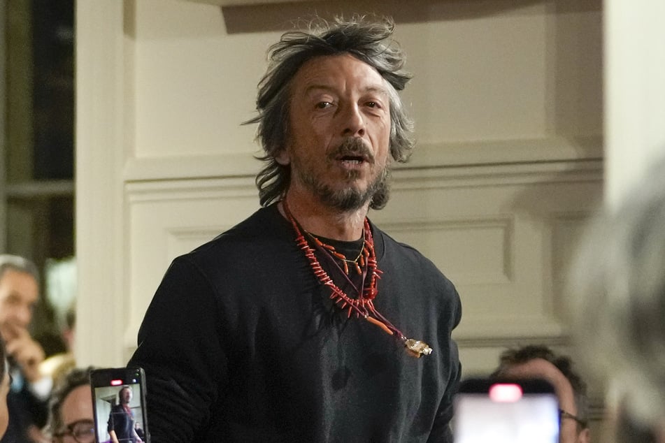 Mode-Guru Pierpaolo Piccioli (58) hat einige Details über den Überraschungsbesuch von Herzogin Meghan bei der Pariser Fashion Week verraten.