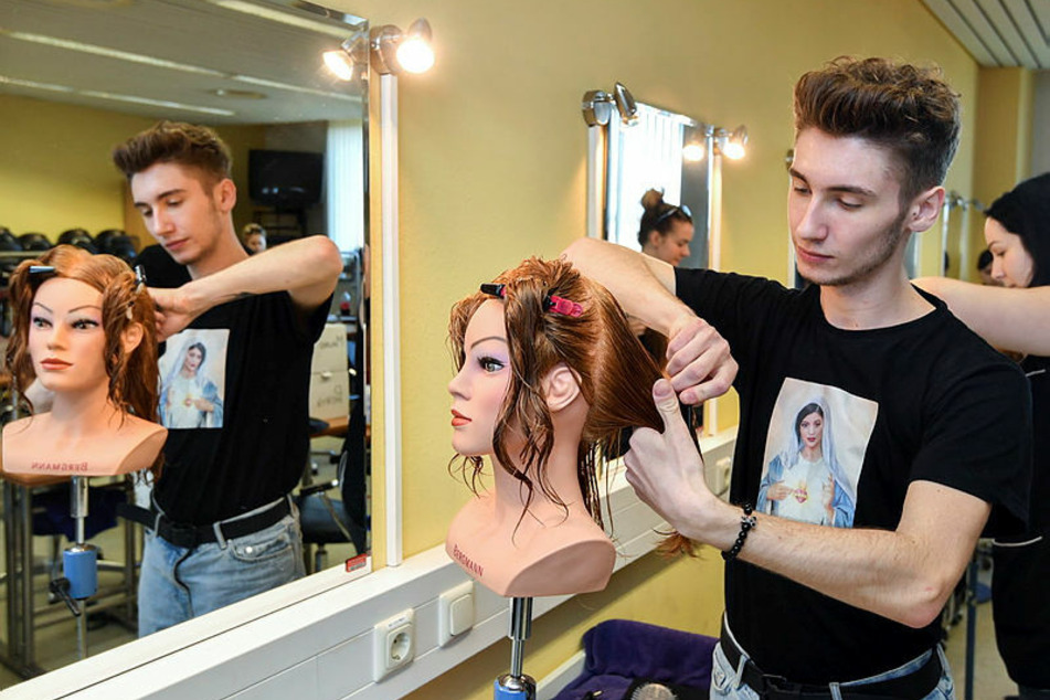Auch Friseur-Azubis werden in diesem Jahr in Sachsen noch gesucht.