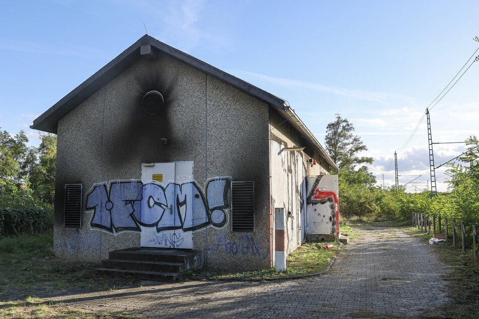 Im September 2025 brannte das alte Stellwerk in Gerwisch aus. (Archivbild)