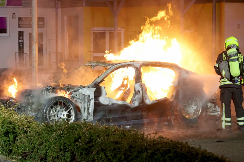 Chemnitz: Feueralarm in Chemnitz: Porsche steht in Flammen