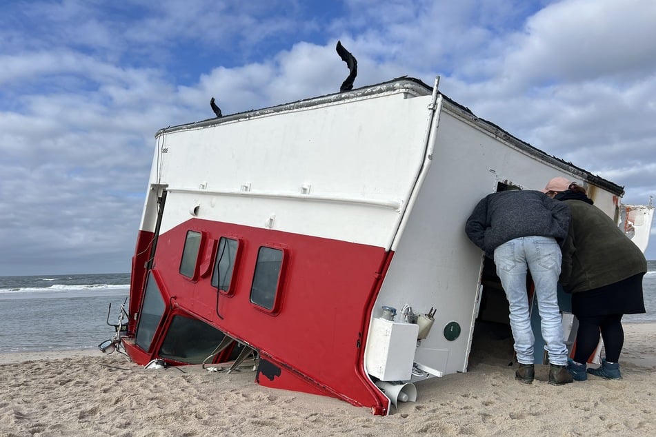 Das ehemalige Lotsenboot war Ende September vor Sylt in Seenot geraten und gesunken.