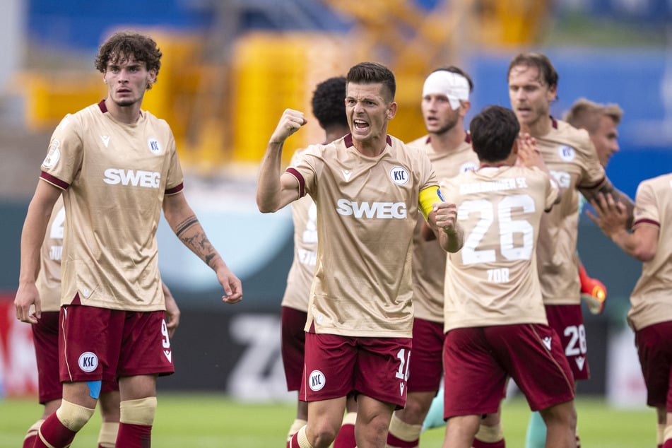 Traf zum 1:1: KSC-Routinier und Kapitän Marvin Wanitzek (33, Mitte).