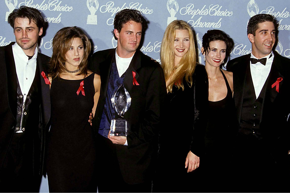 (From l. to r.:) Matt LeBlanc, Jennifer Aniston, Matthew Perry, Lisa Kudrow, Courteney Cox, and David Schwimmer pictured in 1995.