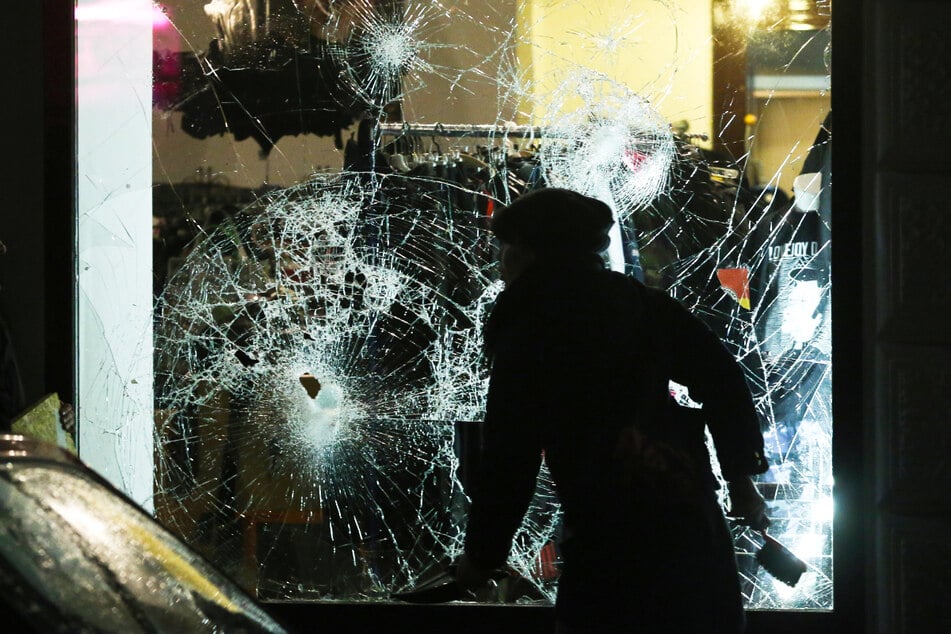 Zahlreiche Geschäfte wurden vor zehn Jahren von den Neonazis demoliert.