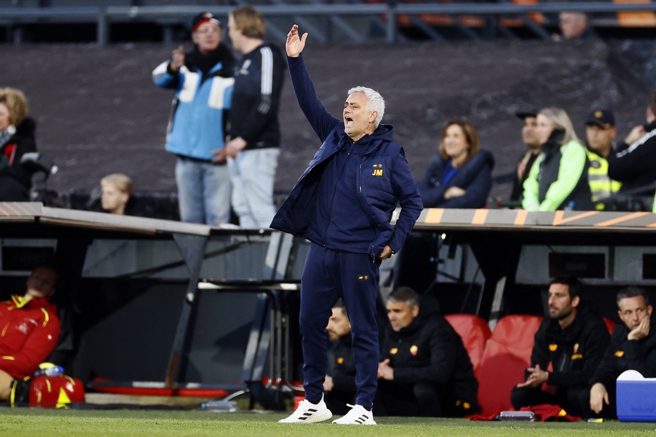 Darauf, dass José Mourinho (60) sich über Schiedsrichterentscheidungen aufregt, kann man sich stets verlassen.