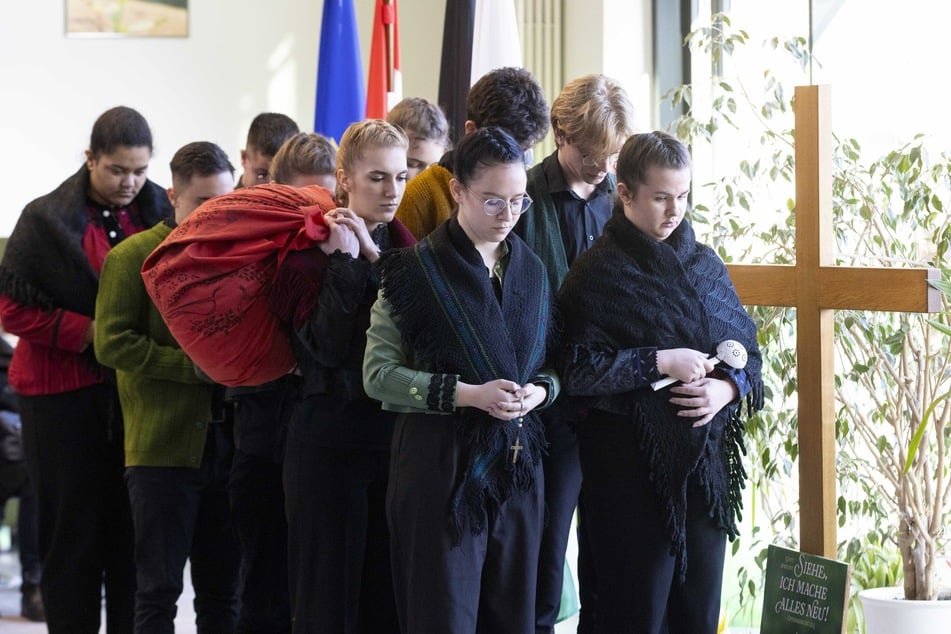 Eine Gruppe junger Ungarndeutscher aus Pécs rührte in Pirna mit ihrem Kulturprogramm über Vertreibung und Heimat viele zu Tränen.