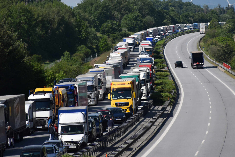 A4 bei Weißenberg: Schon wieder massiver Grenzstau Richtung Polen, nichts geht mehr.