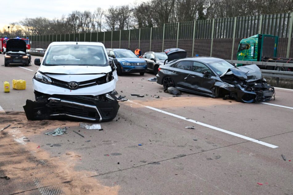 Unfall A9: A9 zeitweise voll gesperrt: Vier Unfälle dicht beieinander