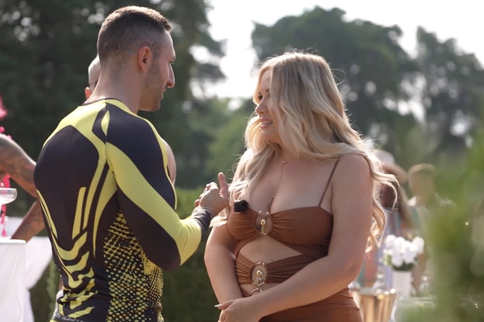 Fabio De Pasquale (31) küsst sowohl Sam als auch Rafi ungefragt.