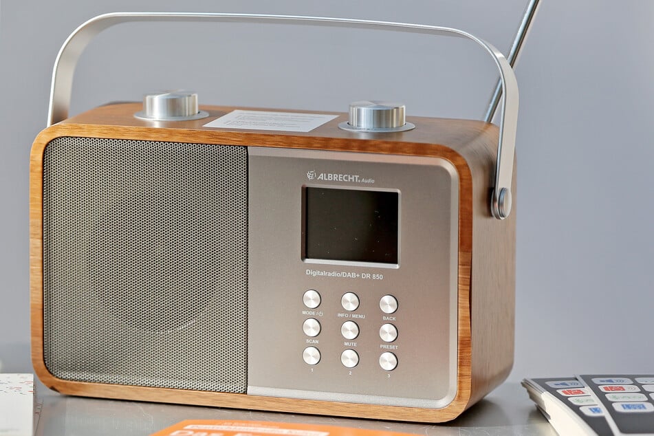 Wer ein digitales Radio (DAB+) besitzt, wird alle MDR-Sender weiterhin problemlos empfangen können.