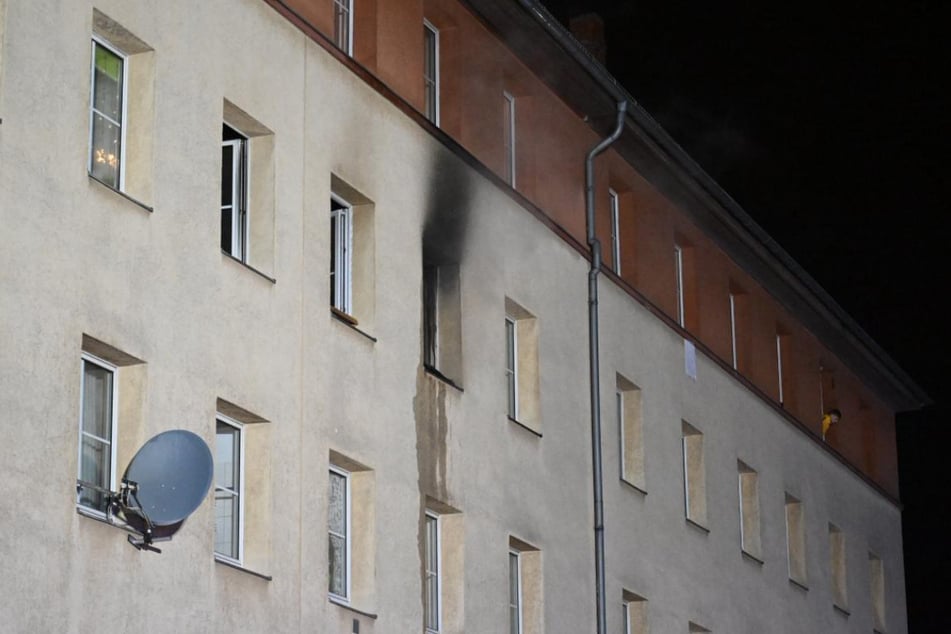 In einer Wohnung eines Mehrfamilienhauses war es zu einem Brand gekommen.