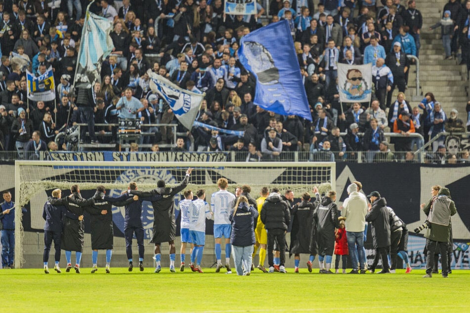 Die Himmelblauen wollen auch nach dem Topspiel am Freitag mit ihren Fans feiern.