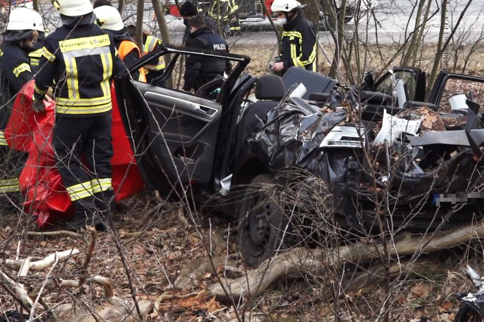 Auto überschlägt sich mehrfach: Mann bei Autobahn-Unfall schwer verletzt