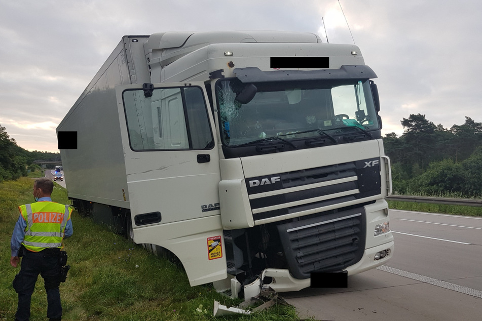 Ein völlig betrunkener Lkw-Fahrer (36) aus Weißrussland fuhr auf der A2 in die Leitplanke.