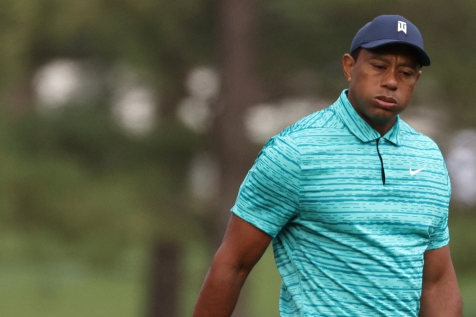 Tiger Woods struggles early but gets through round two at the Masters