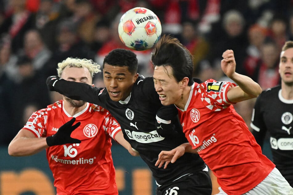 Im Hinspiel traf Platz 16 (St. Pauli) auf Platz 18 (Mainz 05) - entsprechend torarm verlief die Partie in der rheinland-pfälzischen Hauptstadt (0:0).
