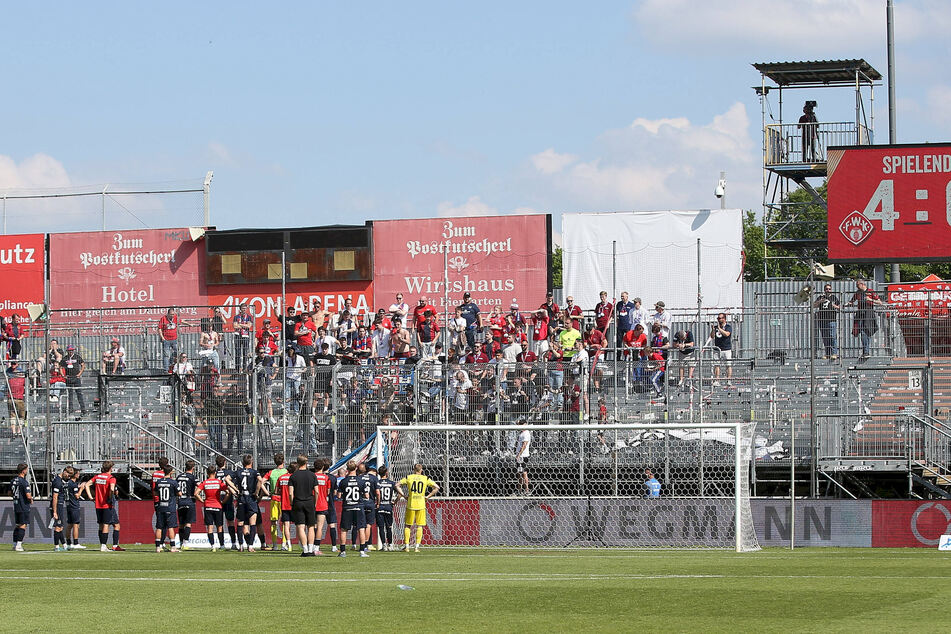 Lärmschutzbestimmungen rund um das Stadion in Würzburg sind der Grund dafür, dass die Partie gegen Lok eher angepfiffen werden muss.